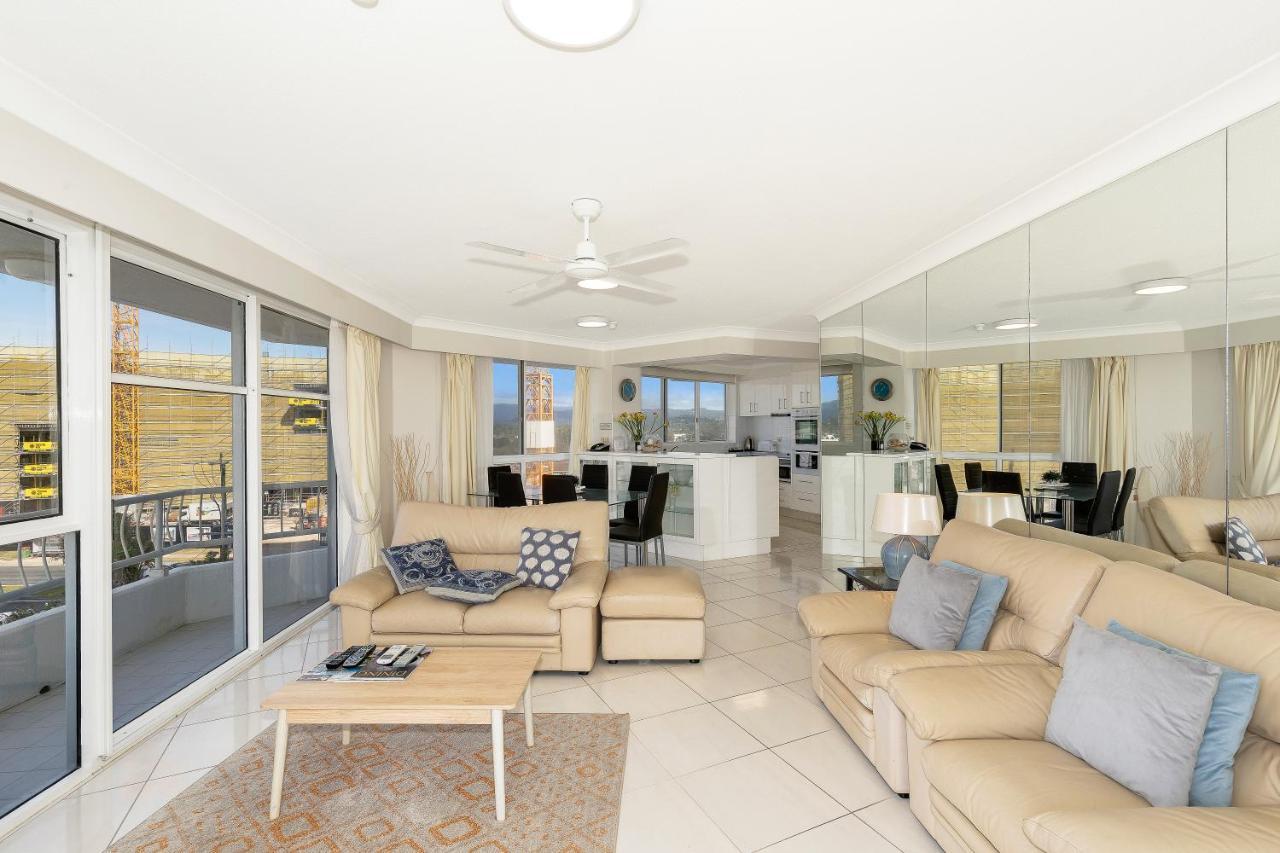 19Th Avenue On The Beach Gold Coast Buitenkant foto